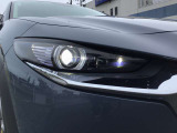 LEDヘッドランプ装備・消費電力が少なく明るいので夜間走行も安心して運転出来ます。
