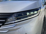 【LEDヘッドライト】悪天候や夜間走行時も良好な視界を確保し安心して運転できる高輝度LEDヘッドライトを装備!