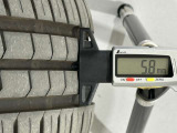 夏タイヤの残り溝は5.8mmです。スリップラインからは4.2mmとなっております。