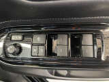 パワーウィンドウスイッチで運転席から全席の窓の開閉ができます♪