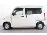 当社の優秀なスタッフがしっかり点検整備をさせていただいてからご納車いたします!さらに!エンジンオイル、エレメント・ミッションオイル・ワイパーゴムを新品交換になります!これで安心して乗って頂けます!