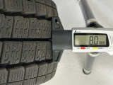 冬タイヤの残り溝は8.0mmです。スリップラインからは6.3mmとなっております。