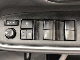 パワーウィンドは今や当たり前の機能ですが、無いと困る機能です。運転席からの操作で、全席の窓を振るオープンにしたり、フルクローズが可能です。