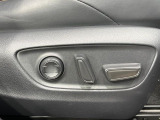 【運転席10WAYパワーシート】リクライニングからシートリフターまで、スイッチ一つで簡単にシートの微調整が可能!自分に最適なシートポジションにセットして、快適なドライブをお楽しみください。