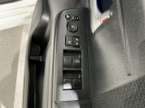 狭い駐車場で便利な電動格納ドアミラーが付いています。