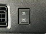 【切替式4WD(四輪駆動)】スイッチで2WD&hArr;4WDを切替え、目的に合った選択が可能です!4WDでは砂利道や沼るみの悪路、雪や雨の日などの滑りやすい路面で安全性を高めます!