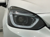 LEDヘッドライトは、点灯の瞬間から最大光量を発揮し、突然暗くなるトンネルなどでの安定感を高めます。