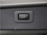 電動リアゲートはボタン一つでラクラク操作♪