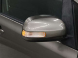 サイドターンランプ付きドアミラー。車両のドレスアップと右左折時の被視認性を兼ね備えたお洒落なミラーです。