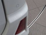 コーナーセンサーを車の前後に装備。障害物までの距離に応じて警告音を変えてお知らせ。縦列駐車時や駐車場・車庫などでの取り回しをサポートします。詳細は販売店スタッフまでおたずねください。
