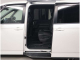 両側パワースライドドア付きだから、狭い駐車スペースなどでの 乗り降りラクラク!小さなお子さまのいるご家庭には嬉しい装備。