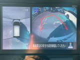 空から見ているような視点で周囲が確認できるアラウンドビューモニター、見下す映像によって縦列駐車もラクラク、ビュー切り替えで後方や左サイドの死角もこわくない!もちろんナビ画面への表示もできます。