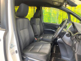 運転席シート廻りは使用感も少なく、良好な状態となっています。前オーナー様が丁寧に使っていたことがよくわかりますね。