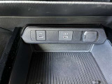 携帯電話の充電などに便利なアイテムのひとつですね。適応はスタッフに確認してください。