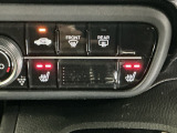 運転席/助手席シートヒーターで寒い日もすぐに温かくなり快適に過ごせます。2段階の温度調整が可能です