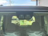 フロントガラス上部に装備されたカメラで前方を常に監視!被害軽減ブレーキや車線逸脱防止支援システムも装備し安全運転をサポートします!!