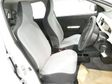 気になる汚れは「まるまるクリン」で解消! 当社の中古車はシートを外して隅々までキレイにクリーニングしてあります(但し、一部 高年式車両等は除きます)