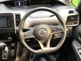 【純正革巻きステアリング】上質な革を使用することで、手にしっかり馴染みとても運転しやすいハンドルです♪