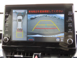 リアワイドカメラシステム!従来の視野に加えて、後方側方を約180&deg;まで見えるワイドビューと、後方を真上から見たような視野で駐車時などに便利なトップダウンビューの3つの視野があります!