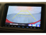 バックカメラが装備されており、後方の安全確認はもちろんのこと狭い場所での駐車や雨の日・夜間など視界の悪いコンディションでのストレスの軽減にもなります!
