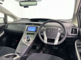 運転席まわりです。 各操作スイッチは使いやすい位置に配置されてます。