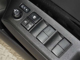 電動格納式ドアミラー・パワーウインドウを装備しています。