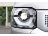 LEDヘッドライトで夜間の視認性も高く、更にオートライト搭載で、車外の明るさを感知し自動でライトを点消灯します。またエンジンOFFにすれば一緒に消灯し、消し忘れやトンネル走行時などに非常に重宝します!