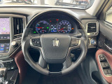 【革巻きステアリング】上質な革を使用することで、手にしっかり馴染みとても運転しやすいハンドルです♪