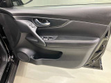 窓の開閉もスイッチひとつで簡単!駐車券を取るときもラクラク★