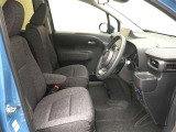 高いホールド性で運転姿勢が安定します。長距離ドライブでも疲れにくいのが魅力です。快適なドライビングライフをお送りください♪