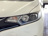 LEDヘッドライトは、点灯の瞬間から最大光量を発揮し、突然暗くなるトンネルなどでの安定感を高めます。