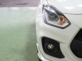 LEDヘッドライトは、点灯の瞬間から光量を発揮し、突然暗くなるトンネルなどでの安定感を高めます。