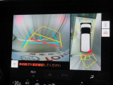 パノラミックビューモニター付きです。車両を上から見たような映像をディスプレイオーディオ画面に表示。運転席からの目視だけでは見にくい、車両周辺の状況をリアルタイムでしっかり確認できます。