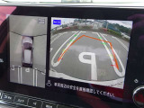 【アラウンドビューモニター&バックモニター】クルマを真上から見下ろしているかのような映像が表示され、周囲の状況がひと目で把握できるので、安心してスマートに駐車できます。駐車が苦手な方にオススメです!