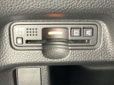ハンドルの左下にETCがついています。高速道路の料金所の通過も楽々です。 カードの取り出しもしやすい場所についています。