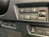 アイドリングストップ機能は、停車時にエンジンを自動停止。燃費改善とCO2排出量削減に寄与。車内の温度を検知して、暑すぎたり、寒すぎたりするときはエアコンを優先して止まらない機能もついています!