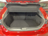 ラゲッジルーム内の凹凸をなくす事でスッキリした広がりを造りだし、荷物がスムーズに出し入れできる気持ちよさ、使い易さを実現!