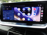 Apple CarPlay、Android Auto 対応。スマホを接続するとタッチスクリーン上でマップ、通話、メッセージ、ミュージックなどのアプリをスマホ同様に操作できるミラースクリーン機能搭載