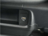 ◆USB接続端子◆使いやすい場所に装備されています♪