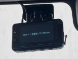 【ドライブレコーダー】ドライブレコーダー装備!走行中はもちろん、あおり運転や事故に遭遇した際、映像で記録し、万一のリスクに備えます。※記録用SDカードはお客様ご自身でご準備いただく必要があります。