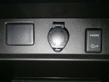 【充電用USB端子】デバイスの充電に便利です。※実際の接続端子は写真で確認or店舗までご気軽にお問合せください♪
