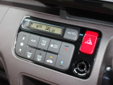 オートエアコンなので設定した温度で車内の温度を保ってくれます♪