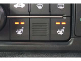 シートヒーター装備付き車!!座席に埋め込まれた電熱線によりシートを暖めることが出来る装備で、温められたシートは、寒い冬には最適です!!