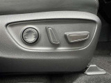 パワーシート搭載。微妙な調整が手軽にでき、最適なポジションで運転することが可能です。