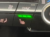 ●フロントシートヒーティング:運転席・助手席共に三段階で調節が可能なシートヒーターを装備しております。季節を問わず快適にご使用いただけます。