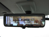 スマートルームミラー付きで後部座席に乗車してても後方がしっかり見れます