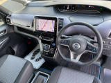 アダプティブタイプのオートクルーズです。車線中央付近を走行するようにステアリングを制御し、運転者のハンドル操作を支援します。