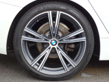 BMWを熟知したメカニックによる100項目の点検・整備を行います。不具合箇所、交換時期に達している部品に関しましては、全て当社負担で交換してからのご納車となります。
