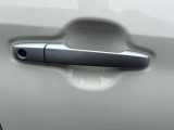 ☆お車についた傷やヘコミ、事故の修理もハヤシにお任せください。自社鈑金工場で修理ができますの安心です☆