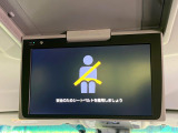 【フリップダウンモニター】大画面モニターで後席でもエンタメをお楽しみいただけます。小さなお子様にも大人気の装備です♪